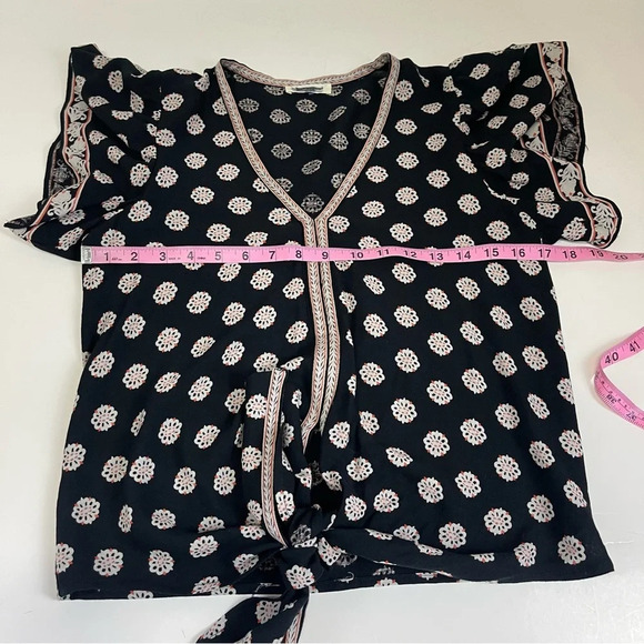 Max Studio Shirt Womens Small Black Vneck Patterned Short Sleeve Tie Front - Picture 8 of 9